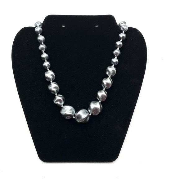 TRIFARI Gray Textured Lucite Beaded Necklace Vintage - Picture 2 of 9